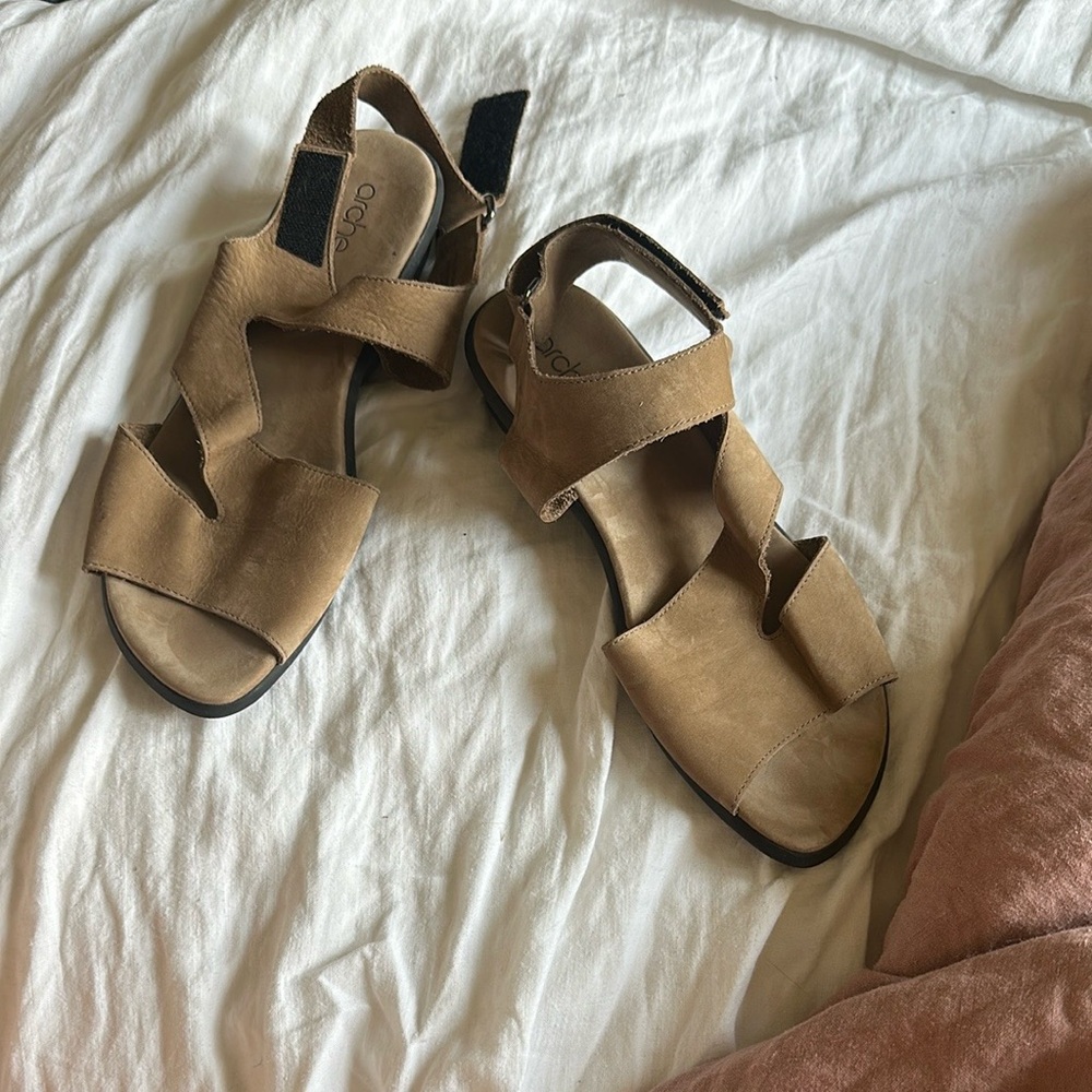 Arche Samara Sandles, tan leather. Made in France.